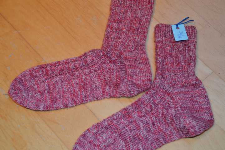 Socken mit Zopfmuster