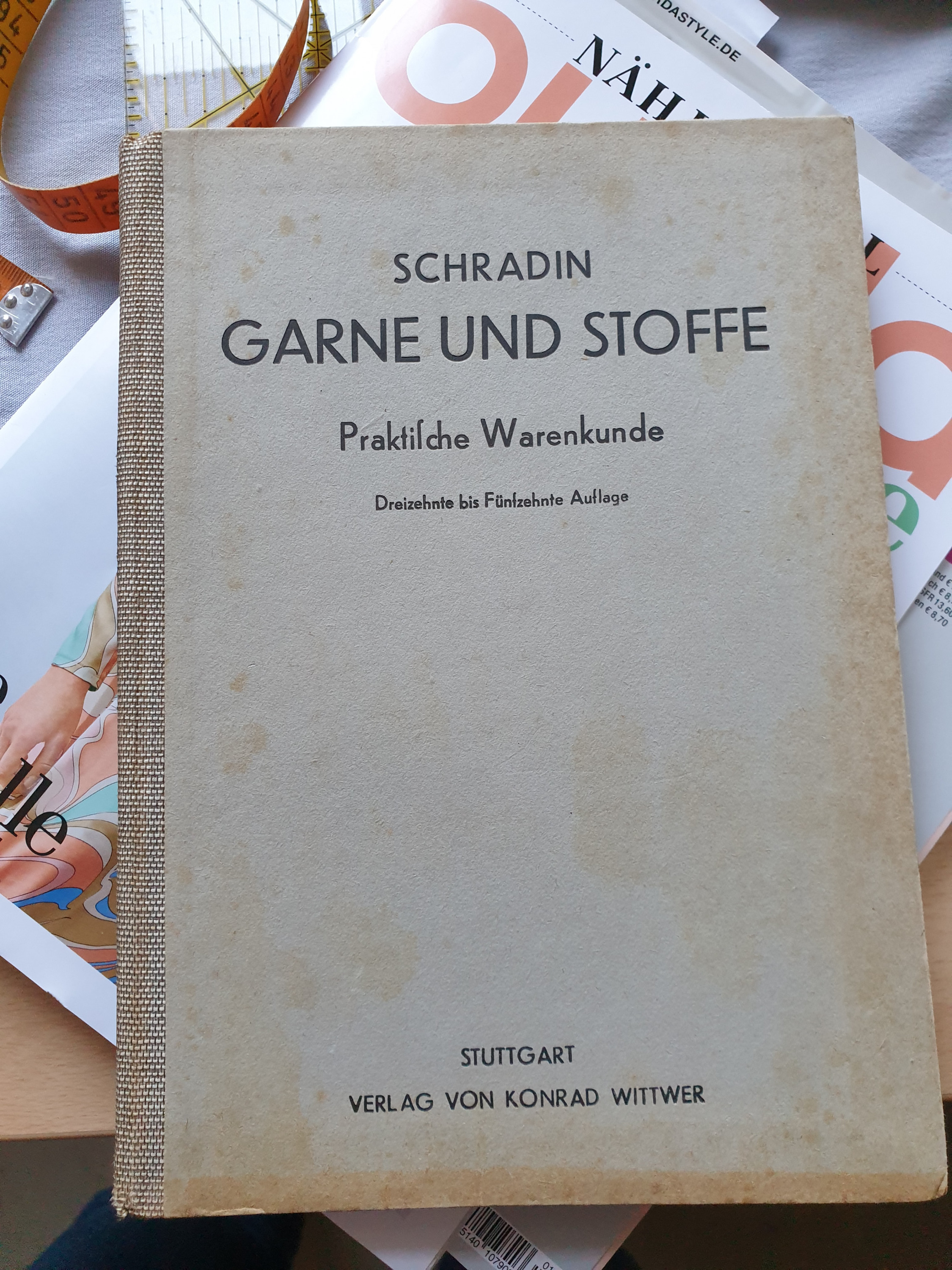 Garne und Stoffe