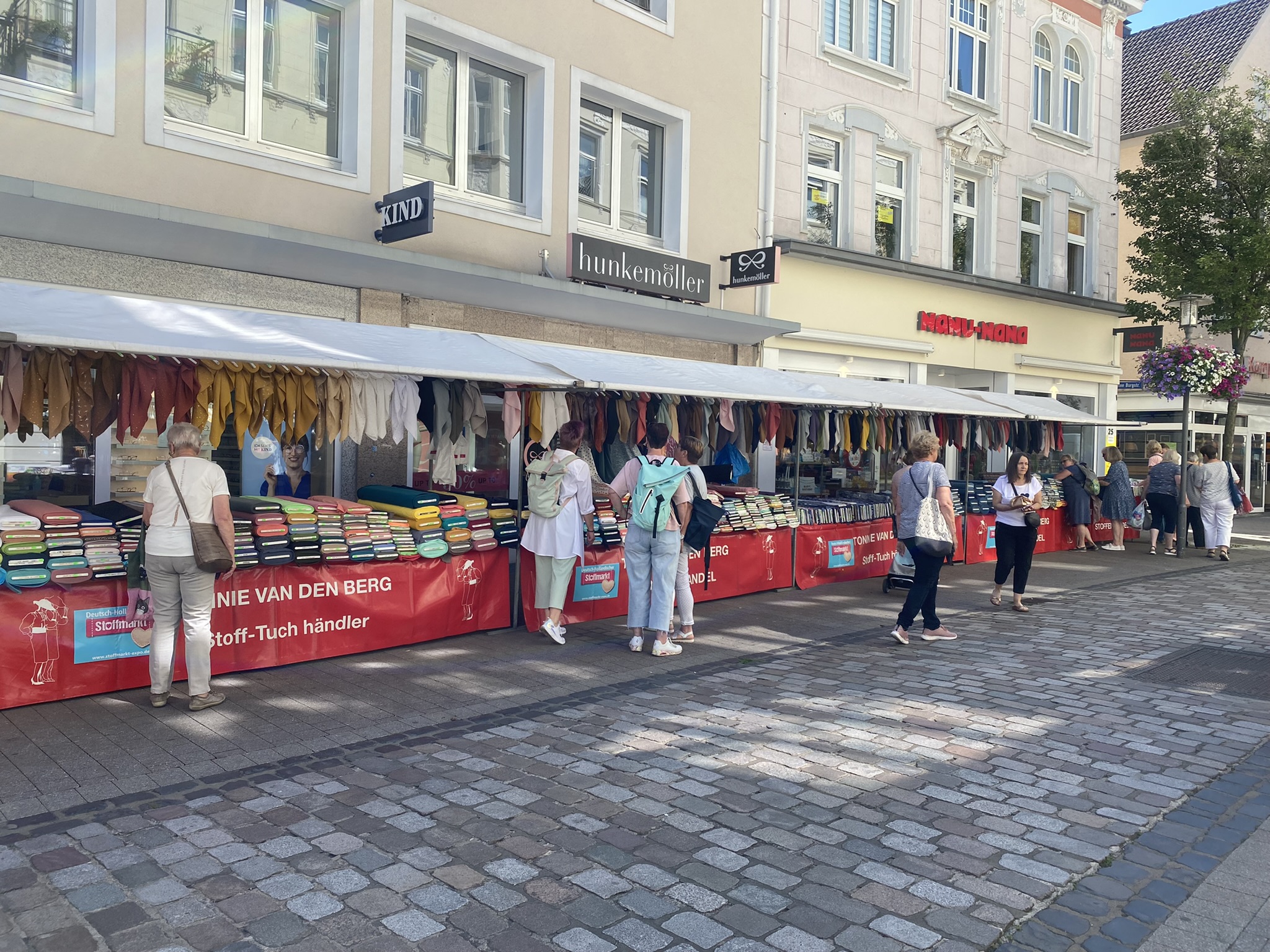 Bilder vom Deutsch-Holländischen Stoffmarkt in Unna