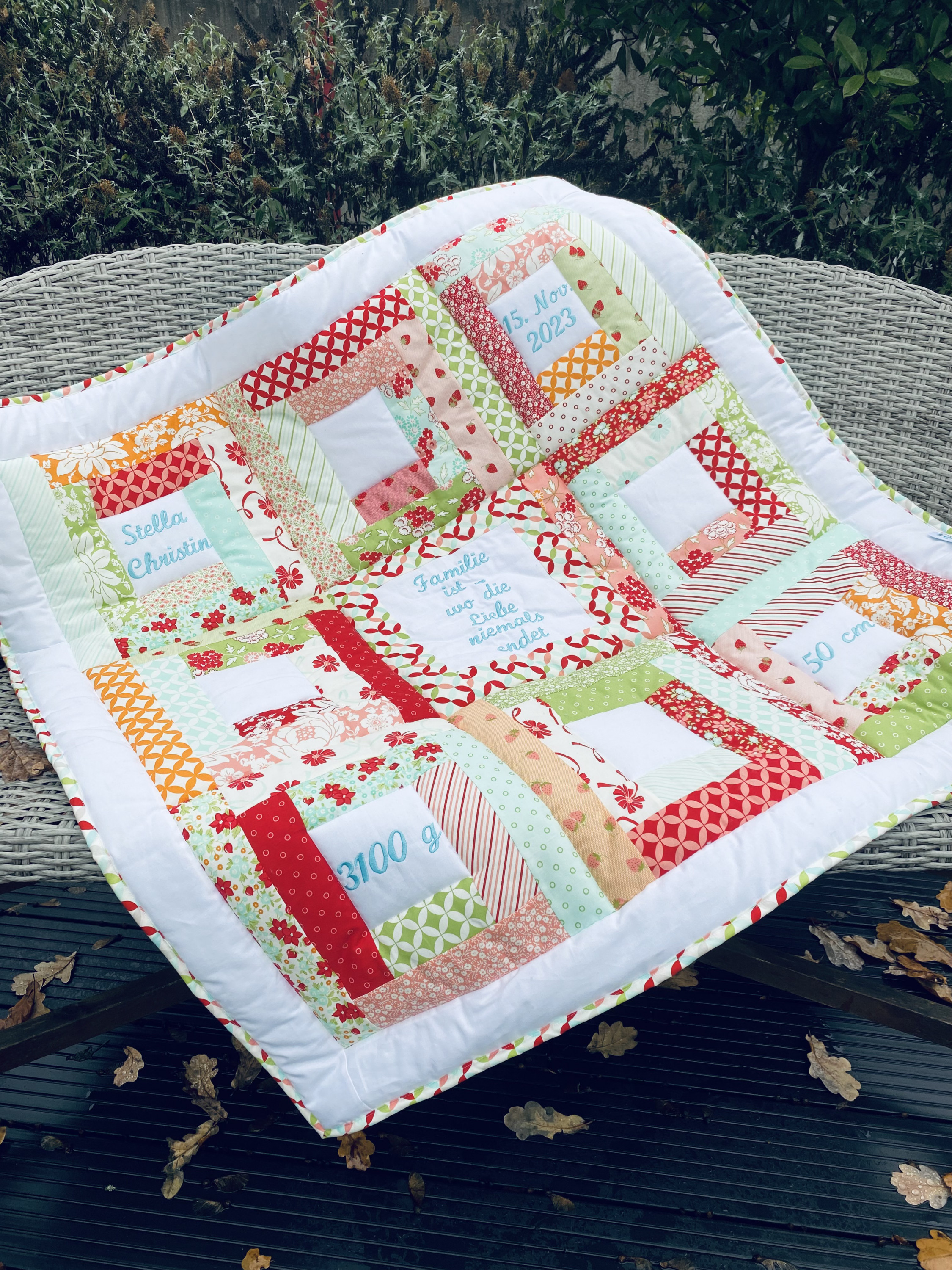 Baby Quilt mit Stickerei