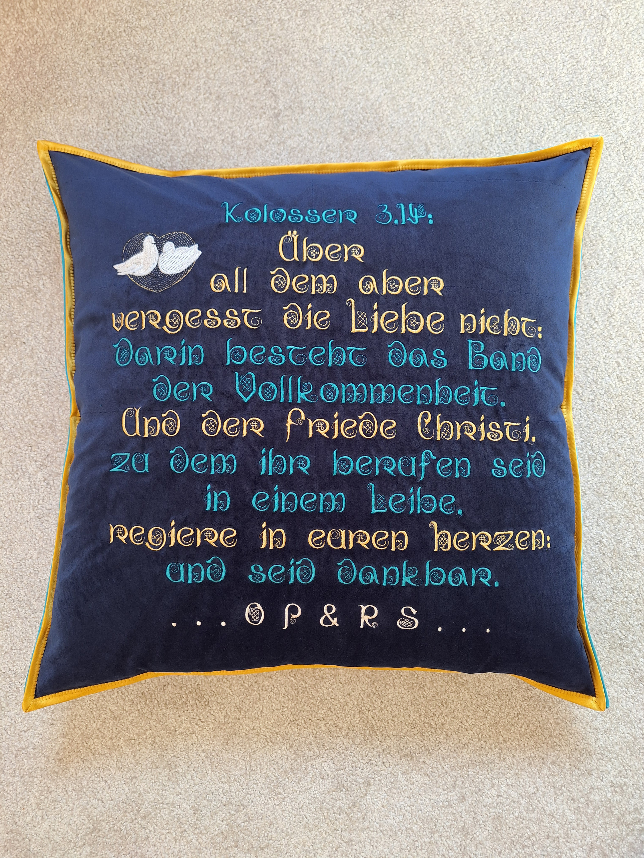 Kissen zur Hochzeit mit Trauspruch und Portraits