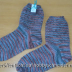 Waffelmuster-Socken in blau und beere